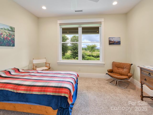 383 Ridgeview Hill Drive, Hendersonville, NC 28791