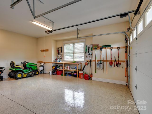 383 Ridgeview Hill Drive, Hendersonville, NC 28791