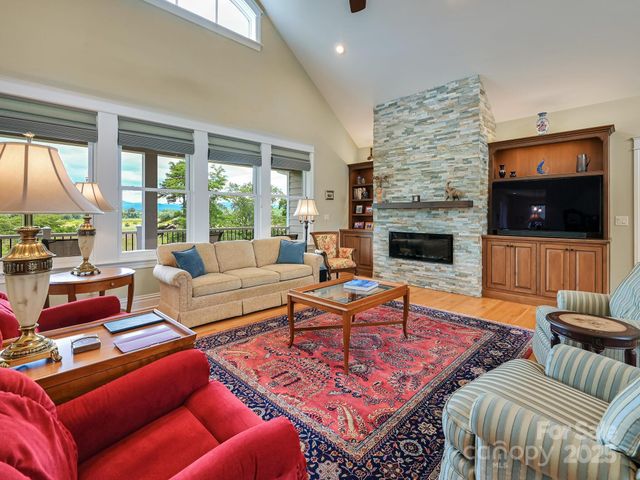 383 Ridgeview Hill Drive, Hendersonville, NC 28791