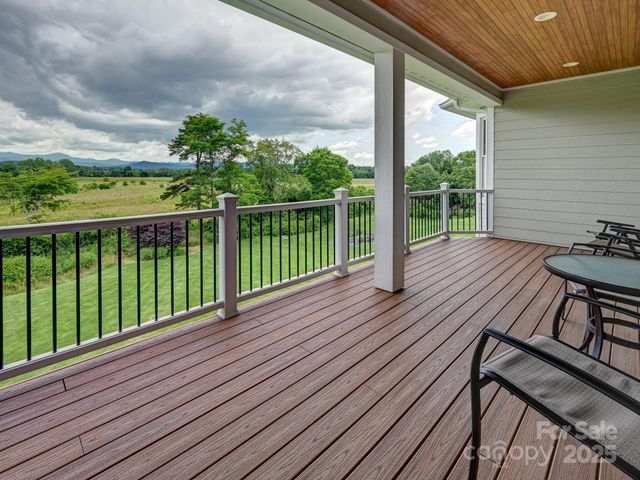 383 Ridgeview Hill Drive, Hendersonville, NC 28791