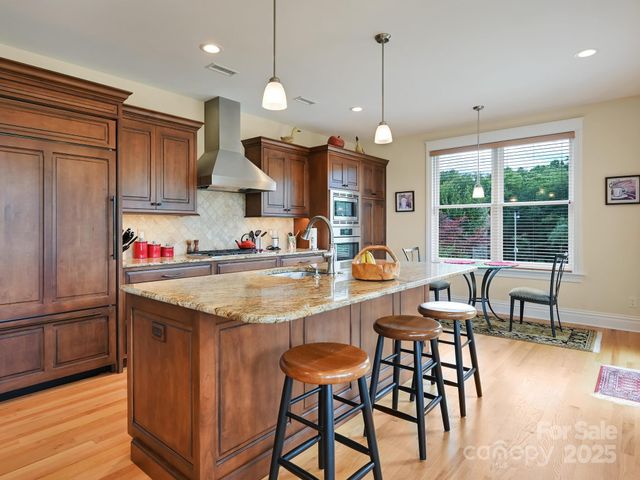 383 Ridgeview Hill Drive, Hendersonville, NC 28791