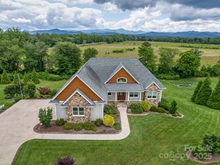 383 Ridgeview Hill Drive, Hendersonville, NC 28791