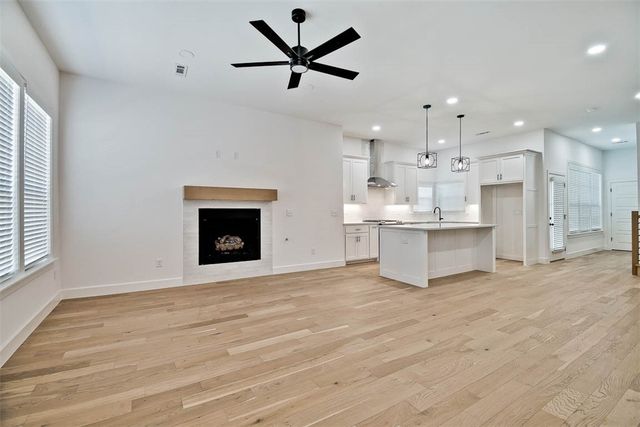 502 W Persimmon Street, Rogers, AR 72756