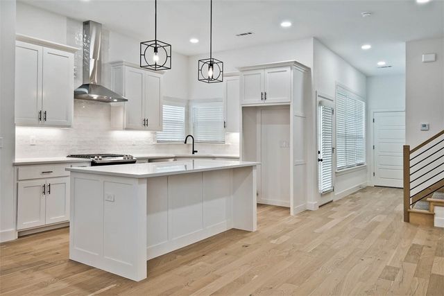 502 W Persimmon Street, Rogers, AR 72756