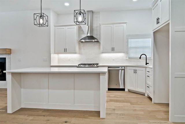 502 W Persimmon Street, Rogers, AR 72756