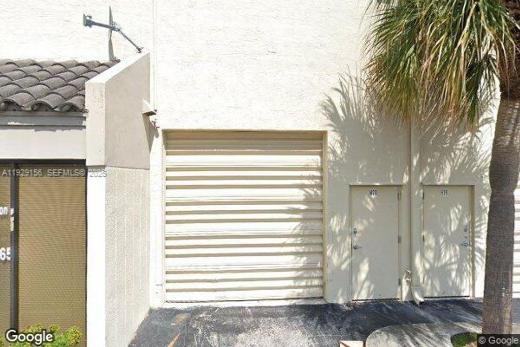 6175 NW 167th St G18, Hialeah, FL 33015