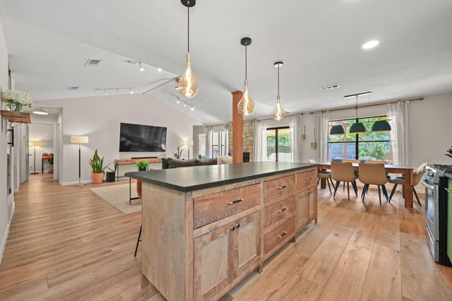 9706 Woodshire DR, Austin, TX 78748