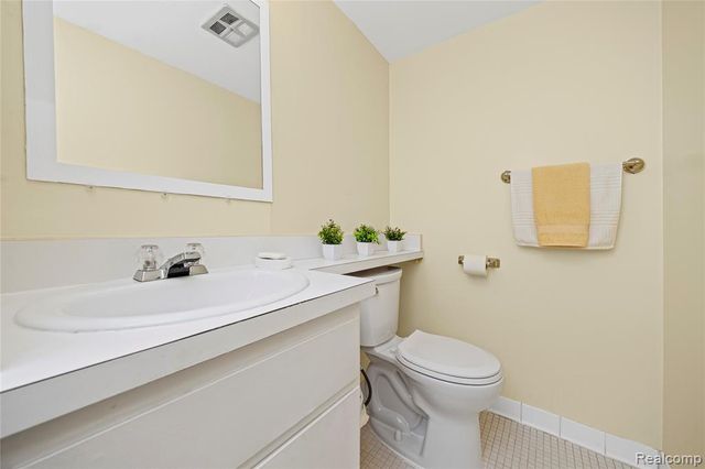 38113 Lordstown Drive 43, Sterling Heights, MI 48312