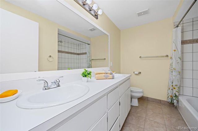 38113 Lordstown Drive 43, Sterling Heights, MI 48312