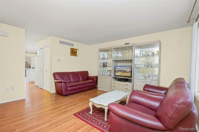 38113 Lordstown Drive 43, Sterling Heights, MI 48312