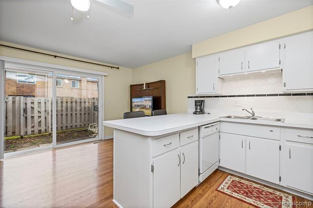 38113 Lordstown Drive 43, Sterling Heights, MI 48312