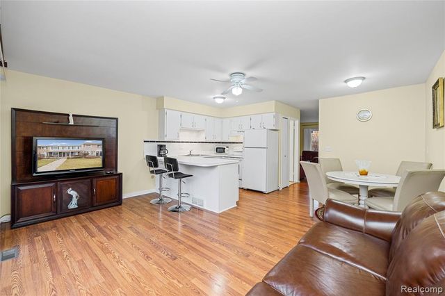 38113 Lordstown Drive 43, Sterling Heights, MI 48312