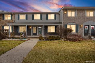 38113 Lordstown Drive 43, Sterling Heights, MI 48312