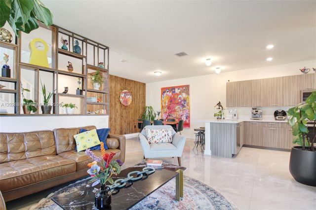 4718 NW 83rd Pkwy, Doral, FL 33166