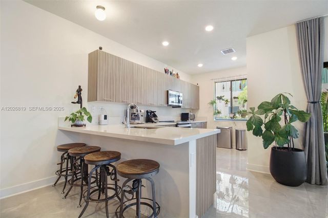 4718 NW 83rd Pkwy, Doral, FL 33166