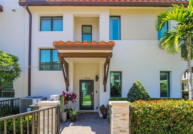 4718 NW 83rd Pkwy, Doral, FL 33166