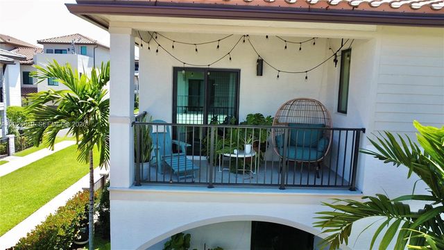 4718 NW 83rd Pkwy, Doral, FL 33166