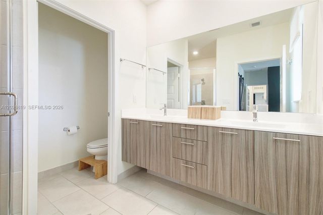 4718 NW 83rd Pkwy, Doral, FL 33166