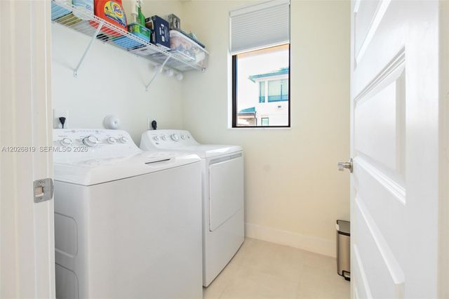 4718 NW 83rd Pkwy, Doral, FL 33166