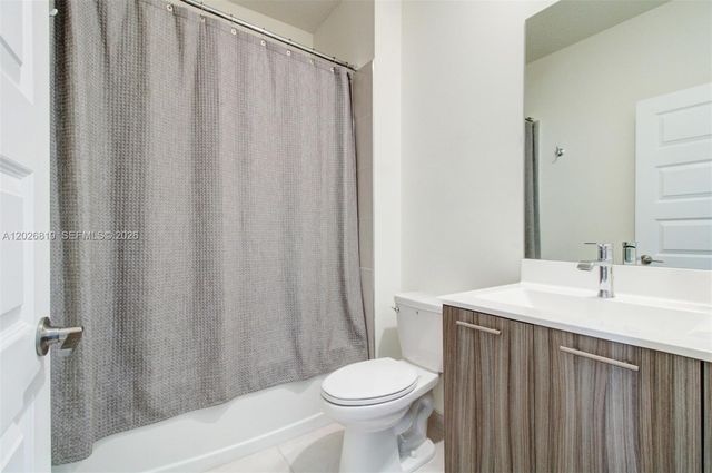 4718 NW 83rd Pkwy, Doral, FL 33166