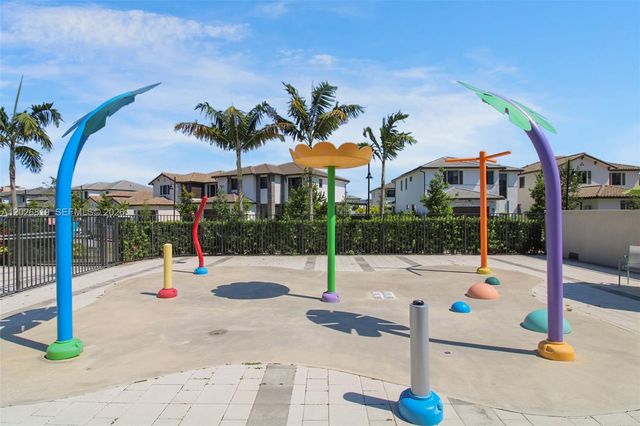 4718 NW 83rd Pkwy, Doral, FL 33166