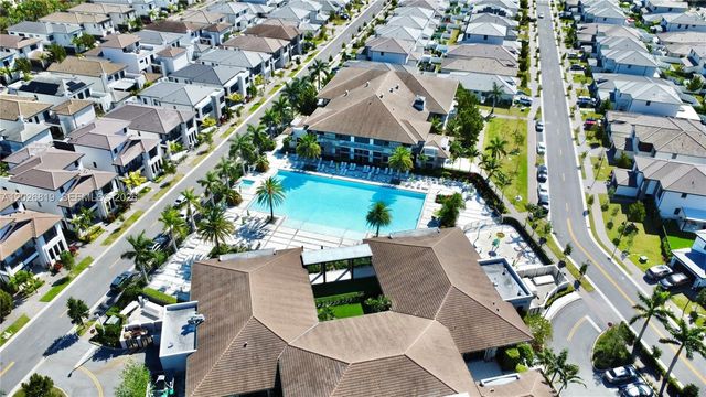 4718 NW 83rd Pkwy, Doral, FL 33166