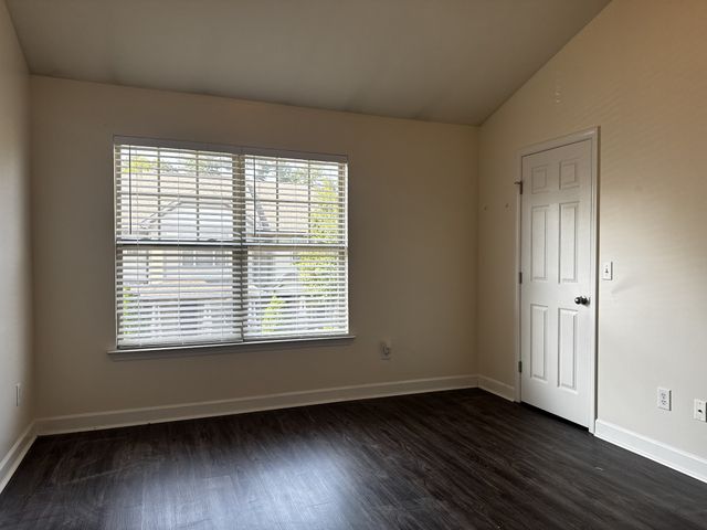 105 4th Ave Apt 110, Murfreesboro, TN 37130