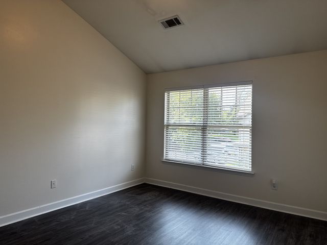 105 4th Ave Apt 110, Murfreesboro, TN 37130