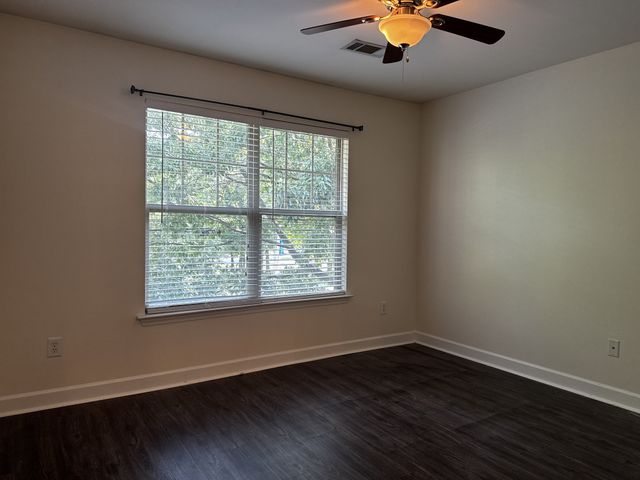 105 4th Ave Apt 110, Murfreesboro, TN 37130