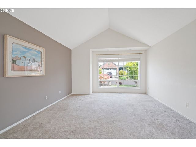 1939 Ne HAREWOOD Pl, Hillsboro, OR 97124