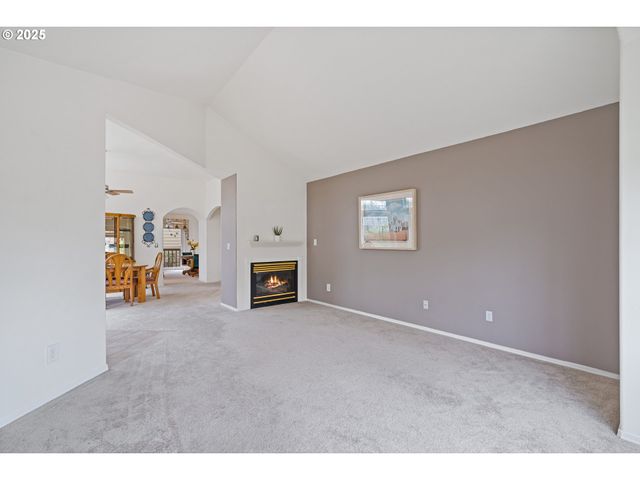 1939 Ne HAREWOOD Pl, Hillsboro, OR 97124