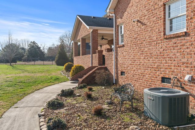 104 FAIRWAYS BLVD, W, Tullahoma, TN 37388