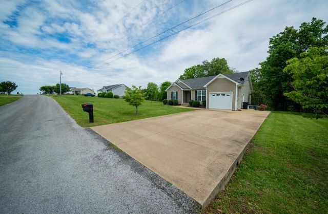 215 Desperado Ave, Pulaski, TN 38478
