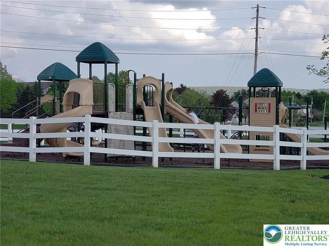 8486 Putnam Court, Upper Macungie Twp, PA 18031