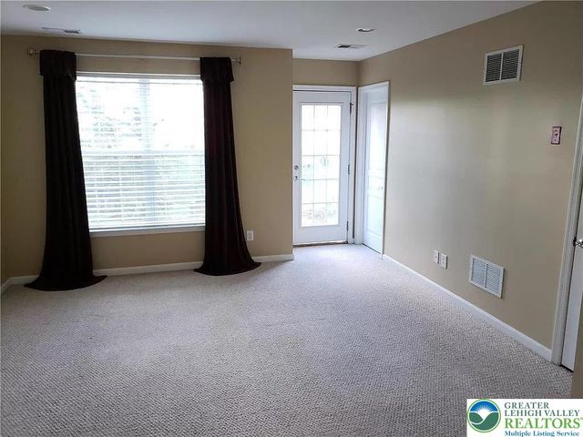 8486 Putnam Court, Upper Macungie Twp, PA 18031