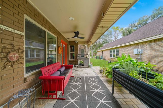 906 Maple Branch Lane, Pearland, TX 77584
