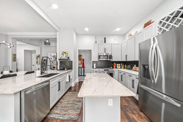 906 Maple Branch Lane, Pearland, TX 77584