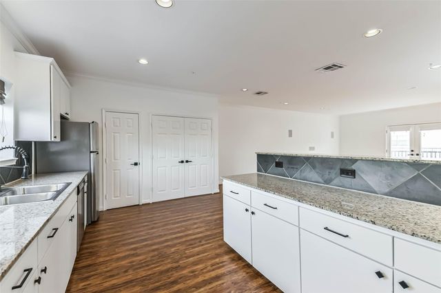 17 Waugh Drive 209, Houston, TX 77007