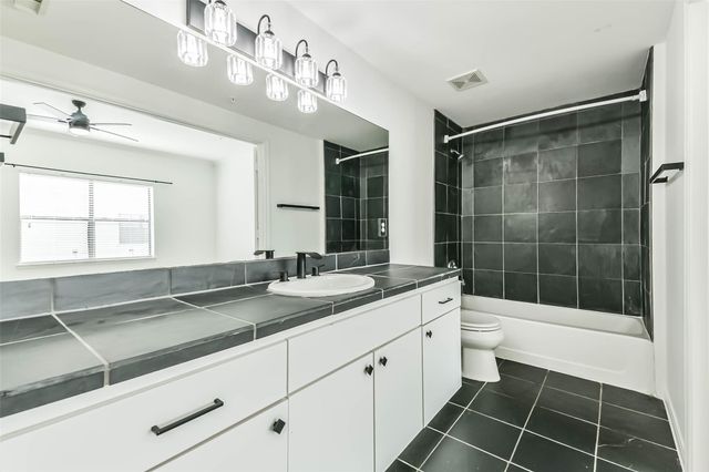 17 Waugh Drive 209, Houston, TX 77007