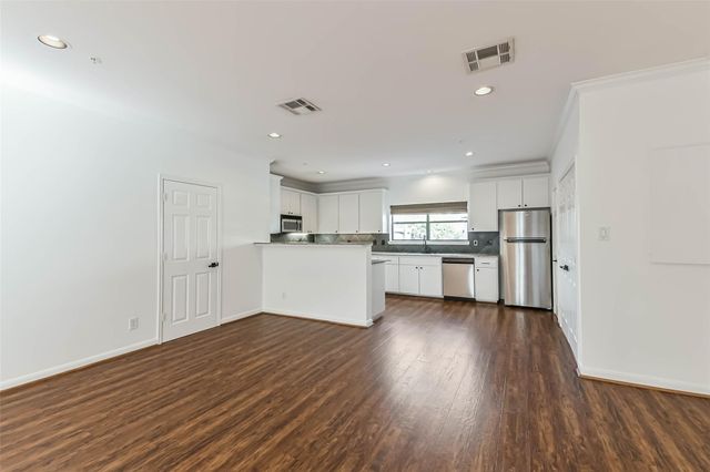 17 Waugh Drive 209, Houston, TX 77007