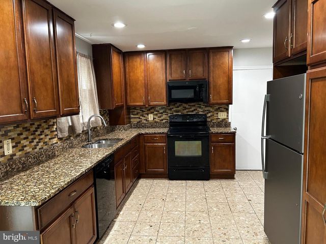 5205 PUMPHREY DR, Fairfax, VA 22032
