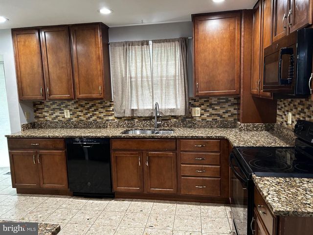 5205 PUMPHREY DR, Fairfax, VA 22032