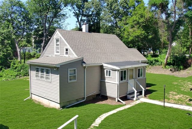 21 Narragansett Road, Cumberland, RI 02864