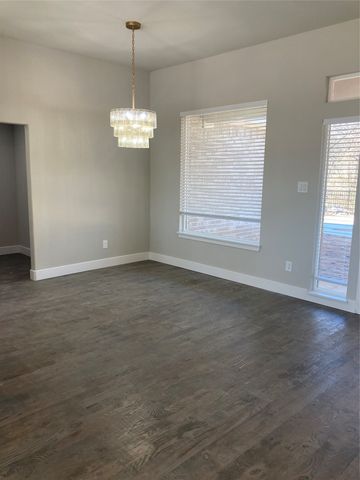 2814 18th Street W, Irving, TX 75060