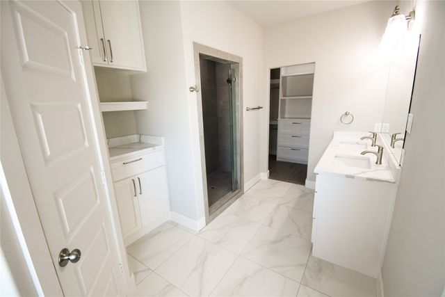 2814 18th Street W, Irving, TX 75060