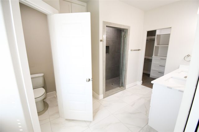 2814 18th Street W, Irving, TX 75060