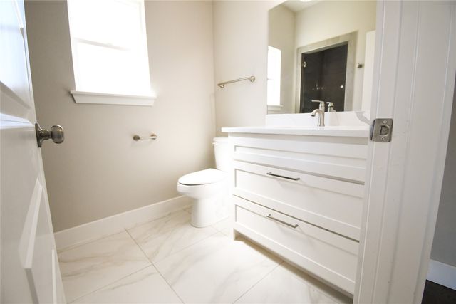 2814 18th Street W, Irving, TX 75060