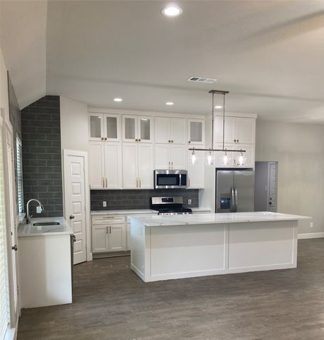 2814 18th Street W, Irving, TX 75060