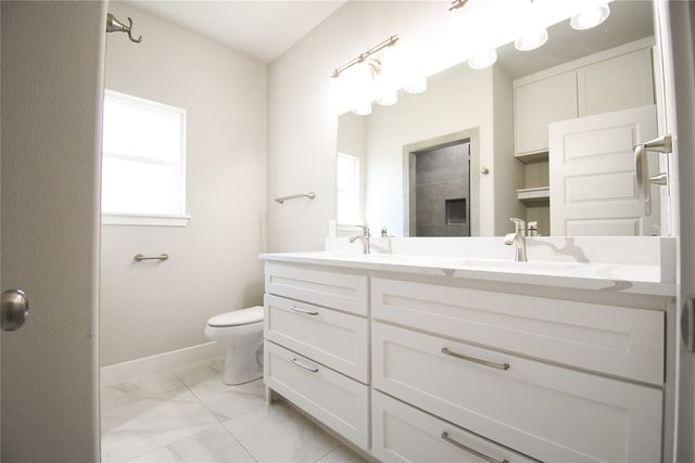 2814 18th Street W, Irving, TX 75060