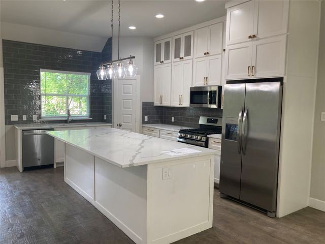2814 18th Street W, Irving, TX 75060